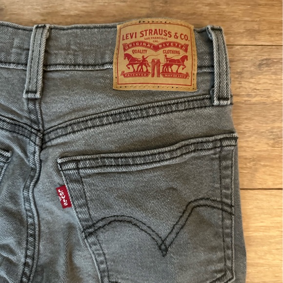 Levi’s Women’s Wedgie Straight Jeans in Cosmic Comet - Picture 3 of 9